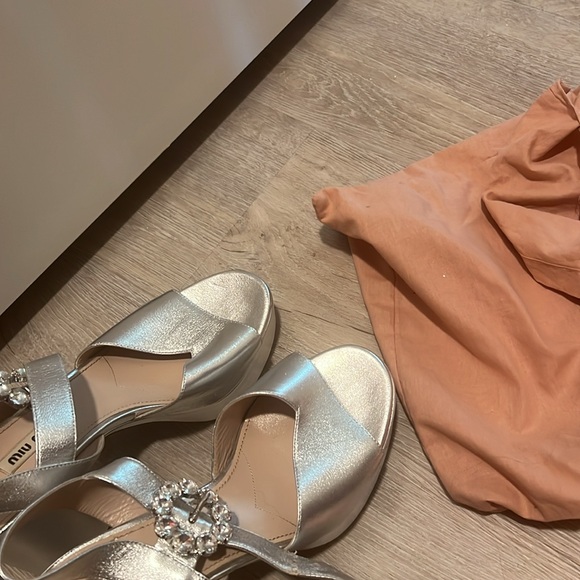 Miu Miu silver platform sandals - Picture 4 of 4